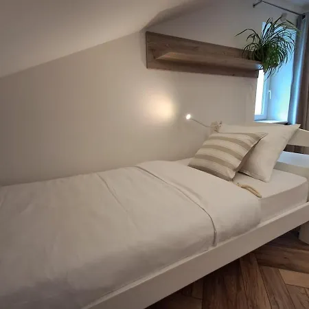 Dom 1a Povezani Z Naravo