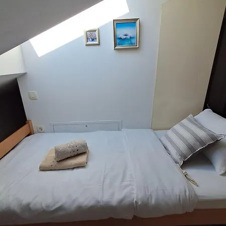 Dom 1a Povezani Z Naravo *